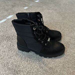 Marc‎ Fisher Kids Amita Lug Sole Lace/Zip Up Faux leather Hiker Boots Size 5